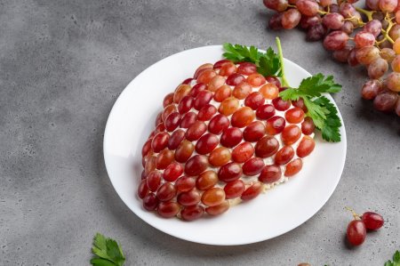 20 рецептов с виноградом, которые украсят любой стол