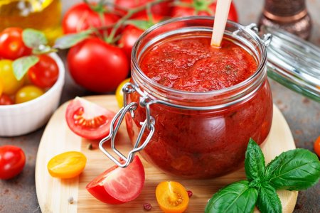 12 оригинальных рецептов томатного соуса с базиликом на зиму