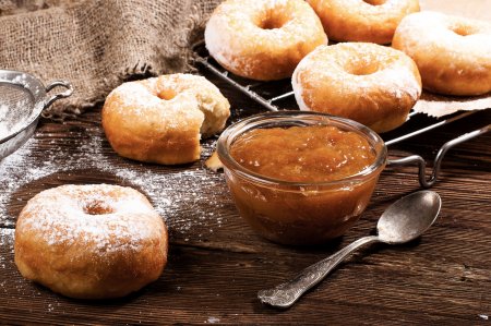 Творожные пончики: 12 рецептов, которые готовятся проще простого