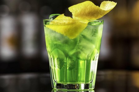 8 простых рецептов алкогольных коктейлей с энергетиком
