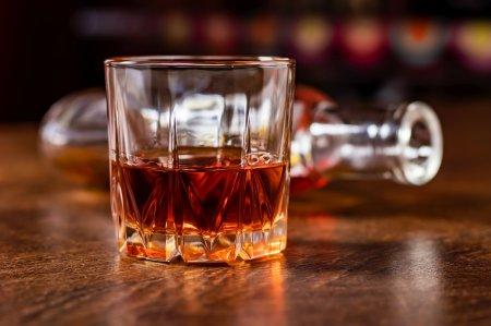 С чем пьют виски: как правильно смешивать и какую закуску выбрать