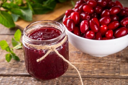 12 рецептов варенья из кизила, которые готовятся проще простого