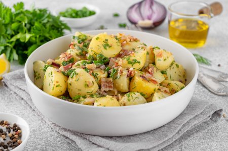 Баварский салат: 10 вкуснейших рецептов, которые удивят семью и гостей