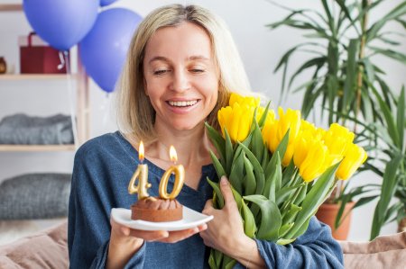 Поздравления с 40-летием женщине – красивые, своими словами и в стихах