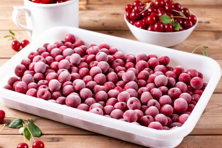 6 самых простых способов, как заморозить вишню на зиму