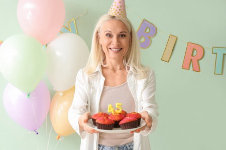 Поздравления с юбилеем 45 лет женщине – красивые, своими словами и в стихах