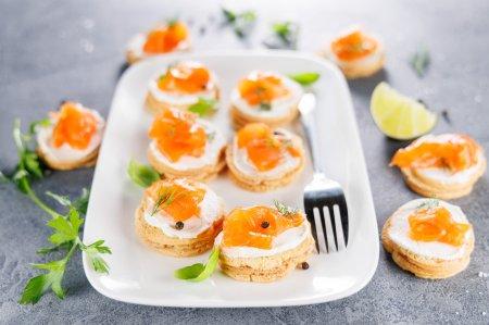 12 рецептов самых вкусных канапе с творожным сыром