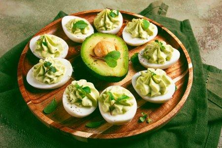 10 бесподобных рецептов канапе с авокадо для фуршета