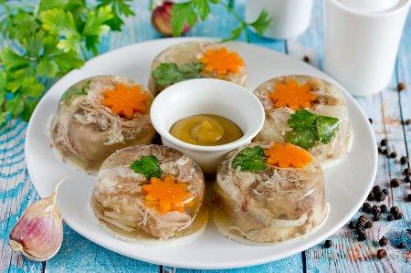 5 великолепных рецептов холодца из куриных лапок