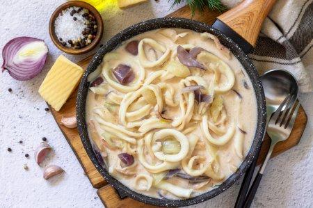 Кальмары в сливочном соусе: 10 самых вкусных рецептов
