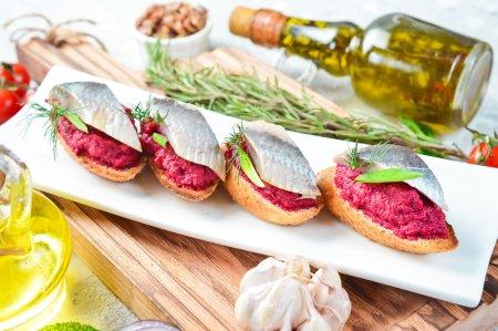 8 рецептов брускетт с селедкой к празднику и на каждый день