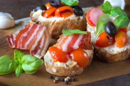 10 рецептов брускетт с беконом, которые сможет приготовить каждый