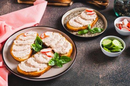 Брускетты с крабовыми палочками: 8 быстрых и легких рецептов
