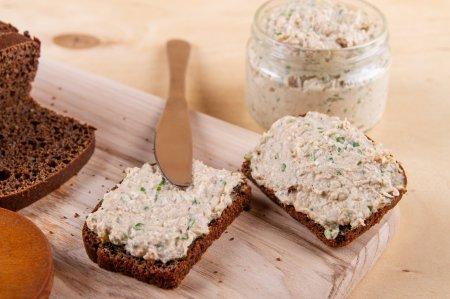 Намазка из шпрот на бутерброды: 6 вкусных и простых рецептов