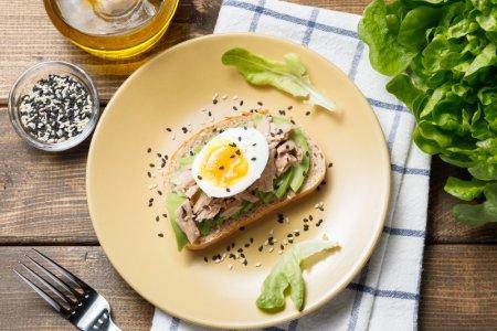 Бутерброды с авокадо и тунцом: 10 рецептов на любой вкус