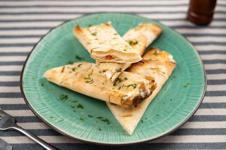 10 рецептов лаваша с творогом и сыром, которые стоит приготовить