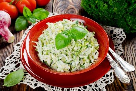 10 самых вкусных салатов с пекинской капустой и огурцами