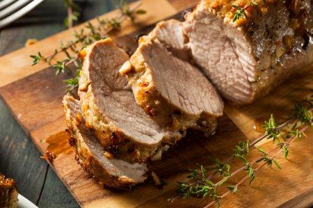 Сочная свиная вырезка, запеченная в фольге в духовке – вкусный рецепт