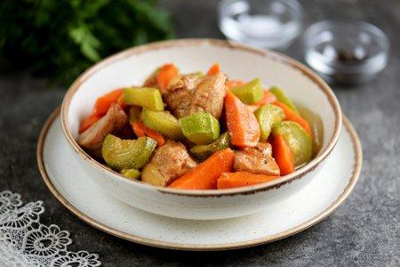 Куриное филе с овощами в соевом соусе на сковороде – рецепт пошагово