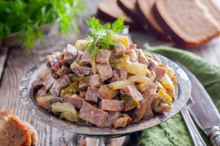 Салат из свиного языка с маринованными огурцами – вкусный рецепт пошагово