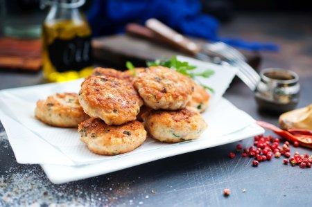 Рубленые котлеты из куриной грудки в аэрогриле – рецепт пошагово