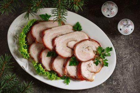 Вкусная свиная грудинка в луковой шелухе – рецепт пошагово