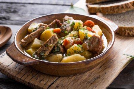 Тушеная картошка с мясом в афганском казане – рецепт пошагово