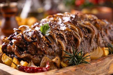 Свиная шейка, запеченная в рукаве в духовке – простой рецепт