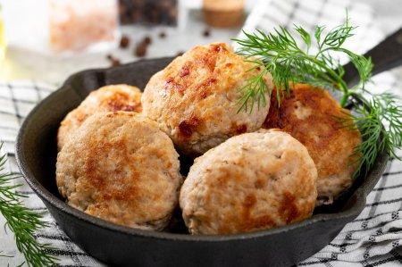 Куриные котлеты с кабачком на сковороде – рецепт пошагово