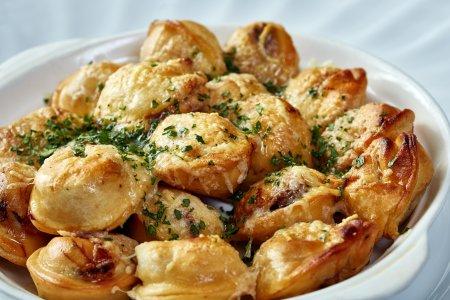 Жареные пельмени с сыром на сковороде – простой и вкусный рецепт