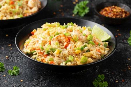 Жареный рис с морепродуктами – рецепт пошагово
