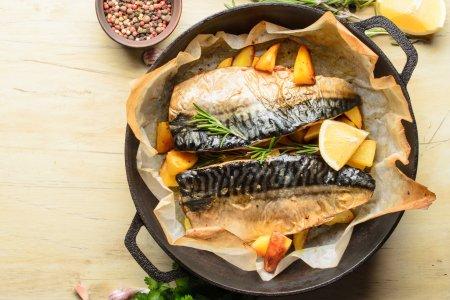 Скумбрия с картошкой и овощами в духовке – рецепт пошагово
