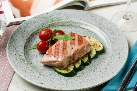 Филе тунца с овощами в духовке – простой и вкусный рецепт