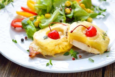 Куриные отбивные с ананасом и сыром в аэрогриле