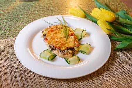 Куриные отбивные с грибами и сыром в духовке – рецепт пошагово
