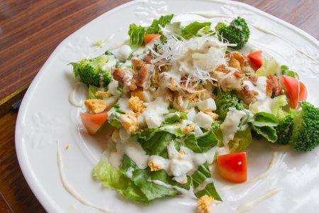 Салат из брокколи и куриного филе: простой и вкусный рецепт