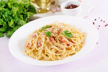 Паста карбонара с беконом и сливками – классический рецепт