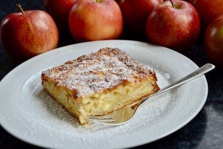 Пышная шарлотка с яблоками и корицей в аэрогриле