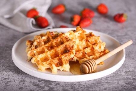 Венские вафли на рисовой муке с творогом в вафельнице