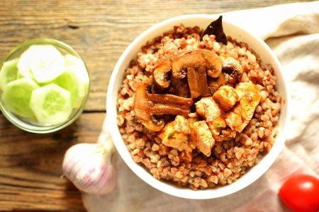 Гречка по-царски с гуляшом из курицы – рецепт пошагово