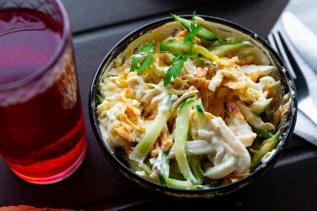 Салат с кальмарами и яичными блинчиками – вкусный рецепт пошагово