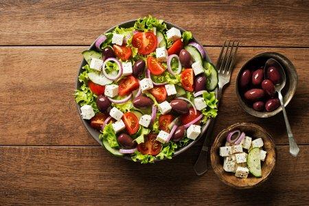 Греческий салат с пекинской капустой и фетаксой