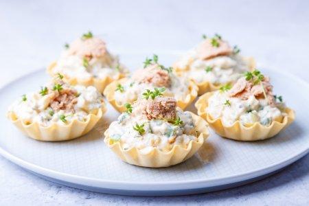 Тарталетки с печенью трески, яйцом и сыром – рецепт пошагово