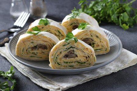 Рулет из лаваша со шпротами и яйцом – рецепт пошагово