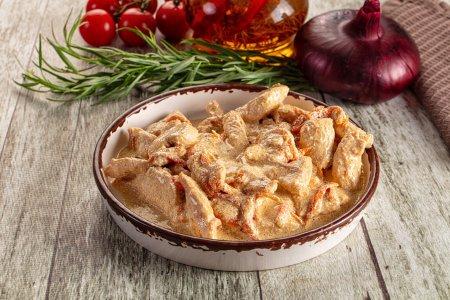 Подлива из курицы со сметаной на сковороде – очень вкусный рецепт