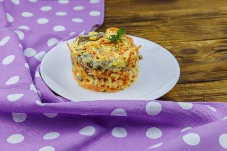 Салат с корейской морковкой и яичными блинчиками