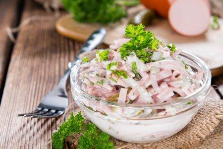 Салат с яичными блинчиками и ветчиной – простой рецепт пошагово