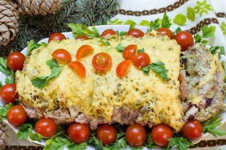Гармошка из свинины с помидорами и сыром в духовке