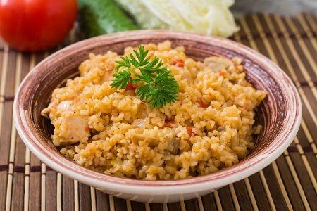 Булгур с курицей и грибами на сковороде – рецепт пошагово
