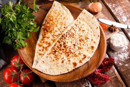 Кутабы с сыром и зеленью на сковороде – рецепт пошагово